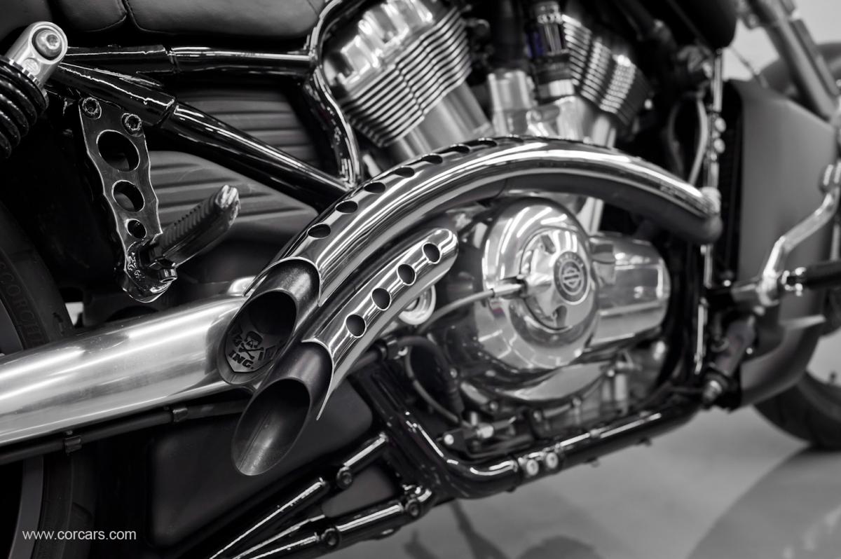 V rod online highway pegs